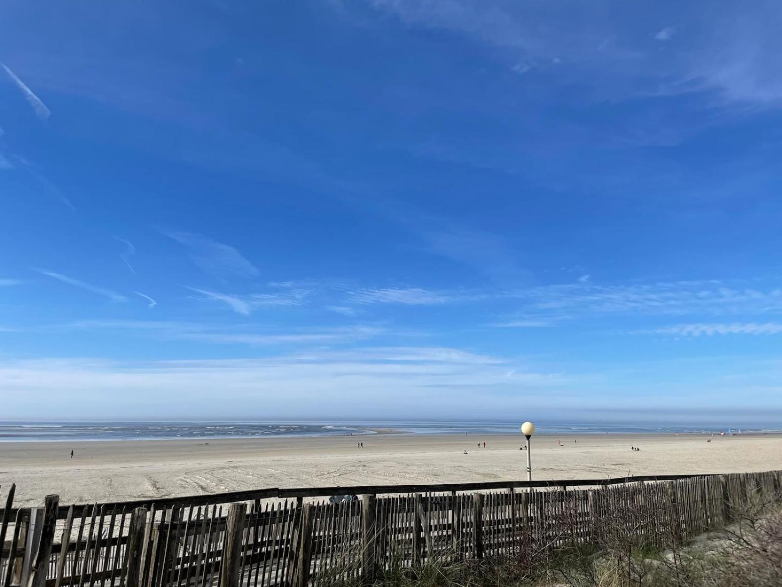 L'alteia: Beachfront With Private Parking Apartment Berck