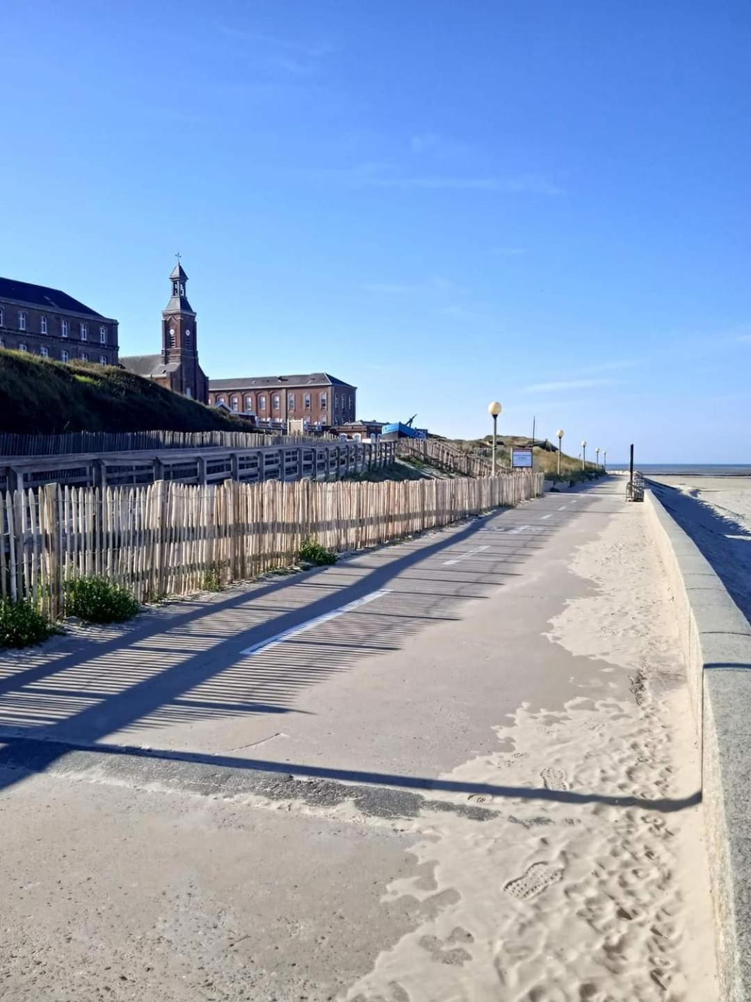 Apartment L'alteia: Beachfront With Private Parking Berck